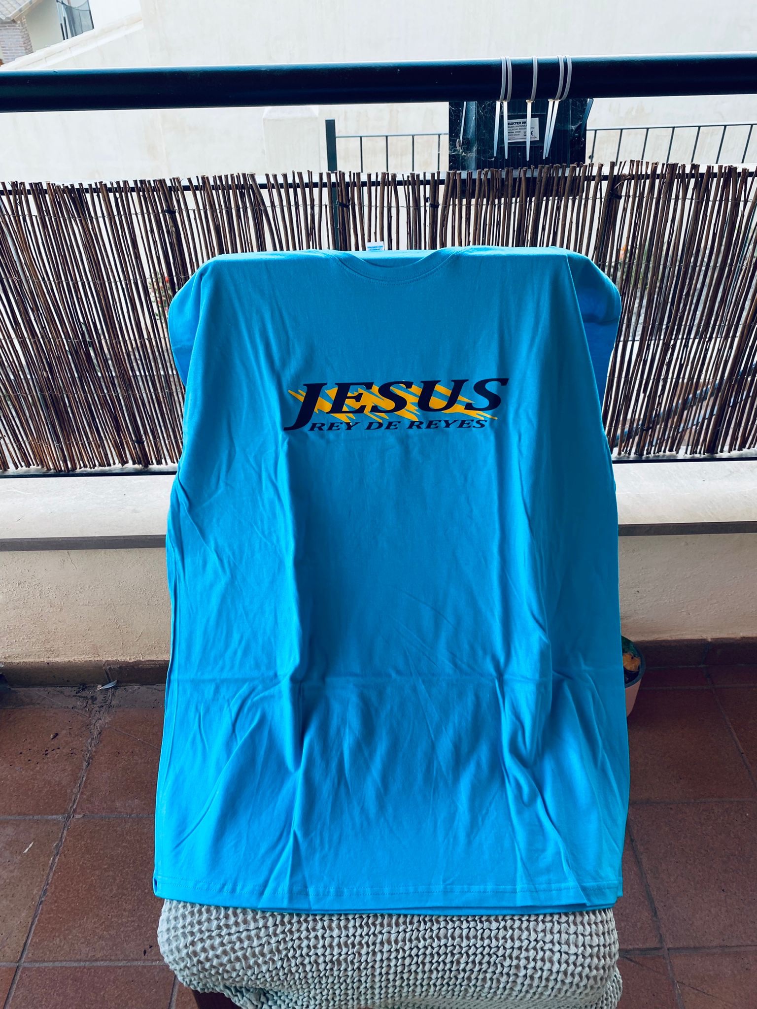 2a6202e1-0c5f-4cdb-9340-96da19e66fa5 2a6202e1 0c5f 4cdb 9340 96da19e66fa5 Camiseta “Jesús, Rey de Reyes”