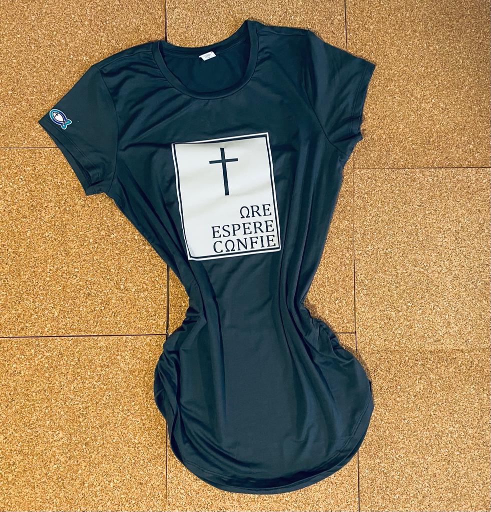 3f04bbb8-6342-4802-90f1-5336b3d95423 3f04bbb8 6342 4802 90f1 5336b3d95423 Camiseta “Ore, espere, confie”