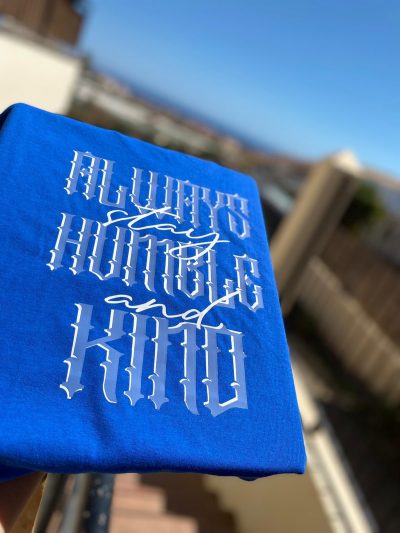 41e075c2 6f41 4262 a9e1 288073916a81 T-shirt “Always stay humble and kind”