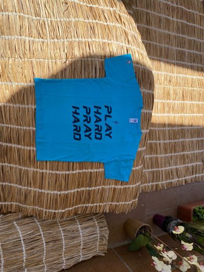 93666473 1806 4143 9154 65d1f6ee5698 T-shirt “Play hard, pray hard”