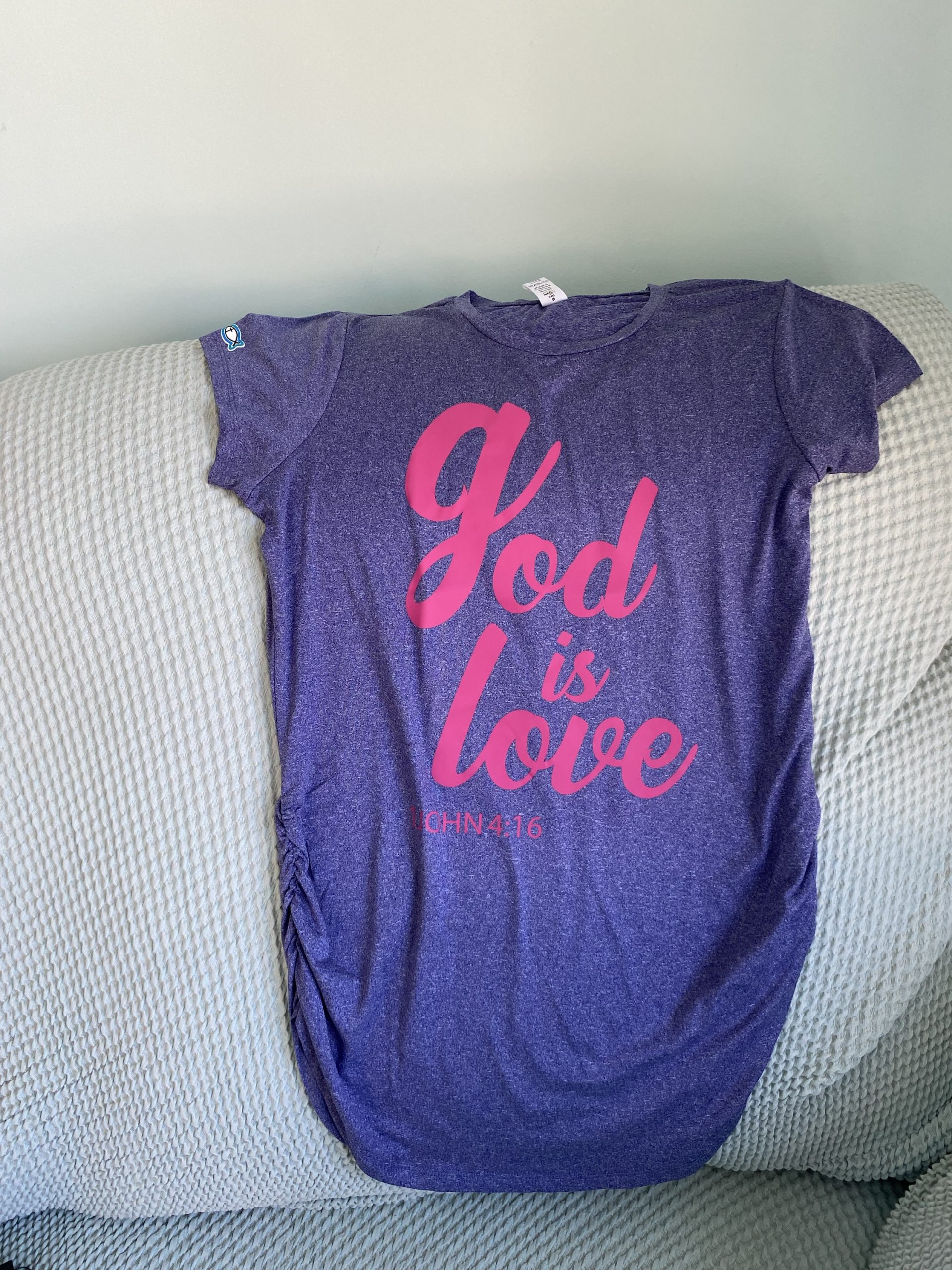 img_3557 img 3557 scaled T-shirt “God is love John 4:16”