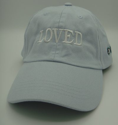 img 3738 Gorra “Loved” azul cielo.