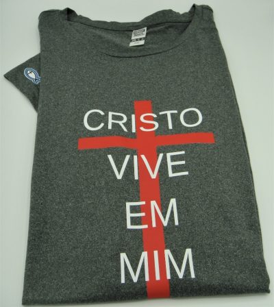 Camiseta “Cristo vive em mim” (Português) 2 img 3897 Camiseta “Cristo vive em mim” (Português)