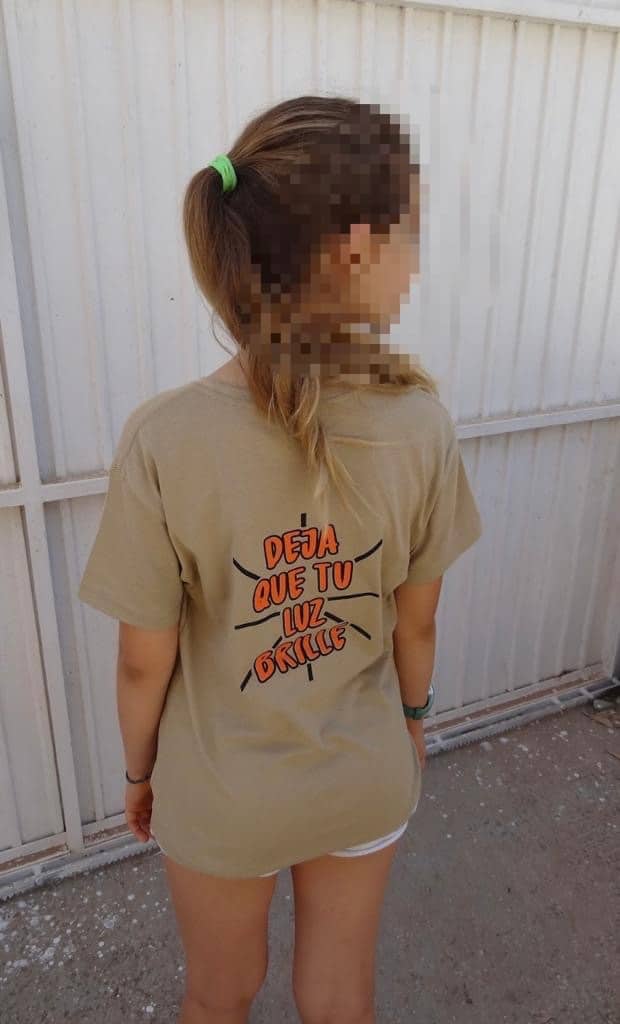 807db090-f534-4356-a7f8-0b26fd449afb 807db090 f534 4356 a7f8 0b26fd449afb Camiseta “Deja que tu luz brille”