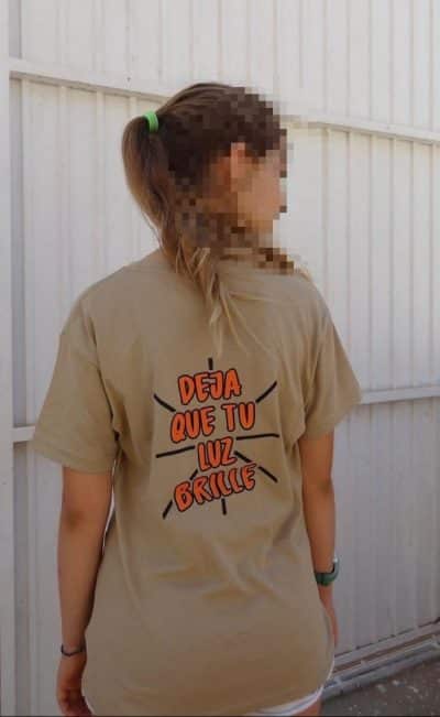 Camiseta “Deja que tu luz brille” 2 fc055a13 bdad 42c6 a0b3 18e8d824ad02 Camiseta “Deja que tu luz brille”
