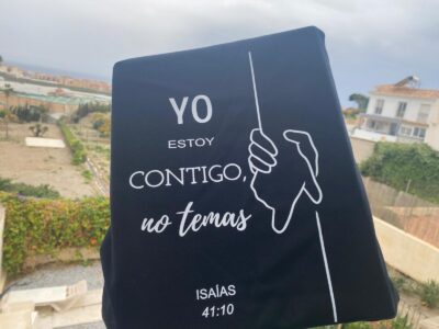 2df440ea 8fa7 416e b0c2 91683518392d Camiseta Yo estoy contigo Isaías 41:10