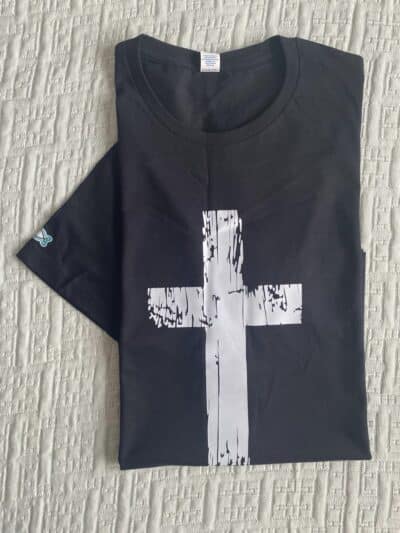4cdfc87e 13f7 4f56 86fe 9db7ddeeb313 Camiseta con Cruz