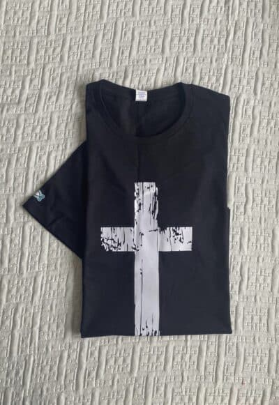 554cec9b c2ed 4a94 8b5d 65fd1df0911c Camiseta con Cruz