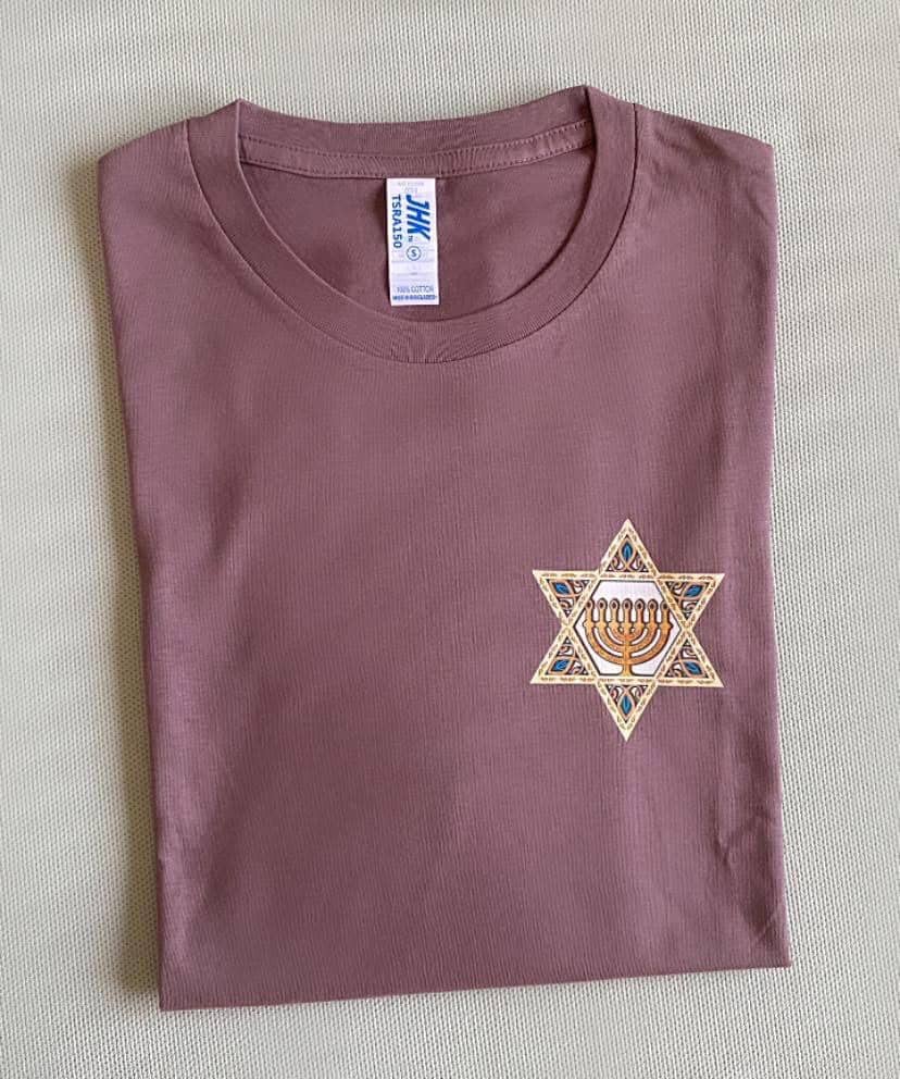 0c42110a-4ce3-4f5f-af62-54d03b156dee 0c42110a 4ce3 4f5f af62 54d03b156dee Camiseta MENORÁ